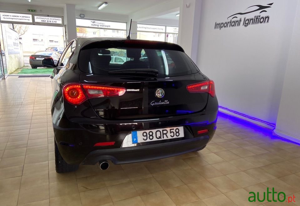 2010' Alfa Romeo Giulietta photo #5