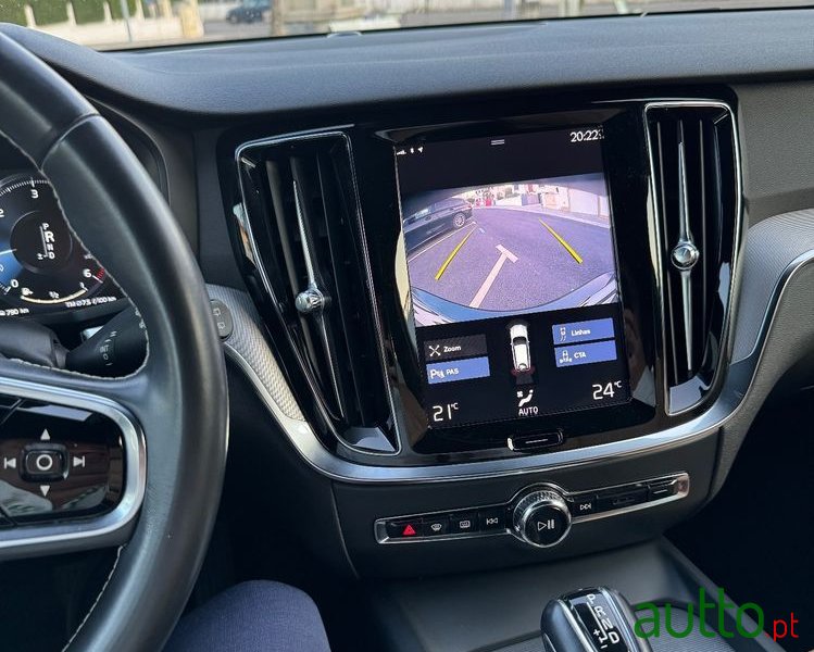 2020' Volvo V60 photo #4