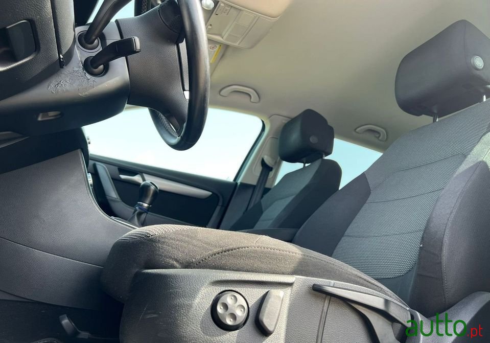 2013' Volkswagen Passat photo #6