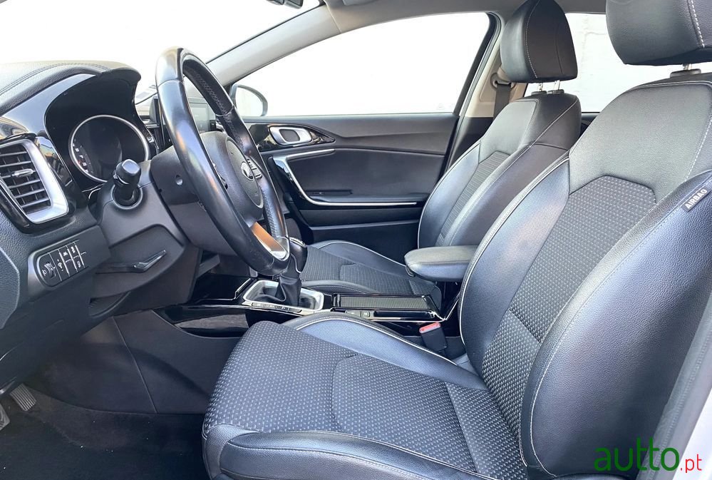 2021' Kia Ceed Sw photo #4