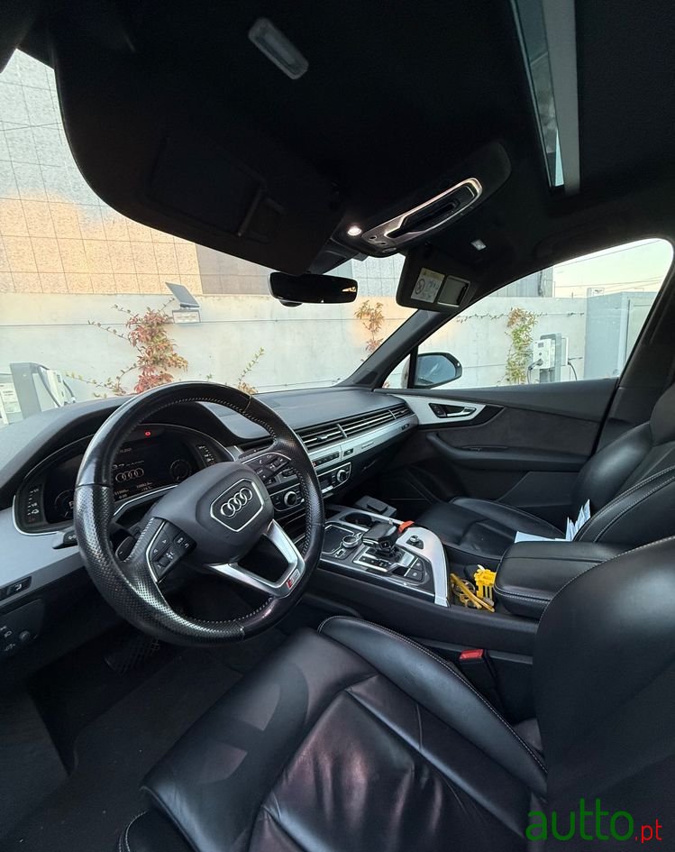 2016' Audi Q7 photo #6