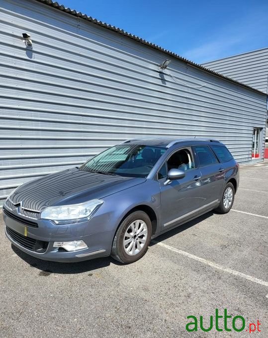 2012' Citroen C5 Tourer photo #1