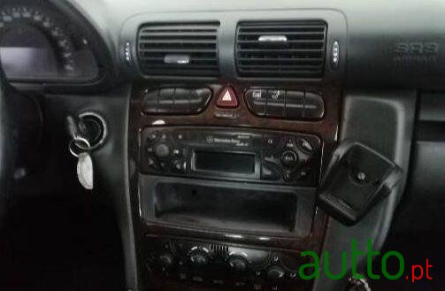 2004' Mercedes-Benz C-200 Cdi Avantgarde photo #1