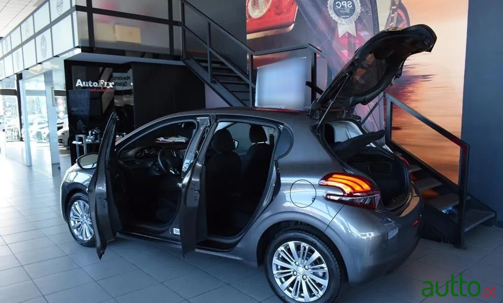 2019' Peugeot 208 photo #6