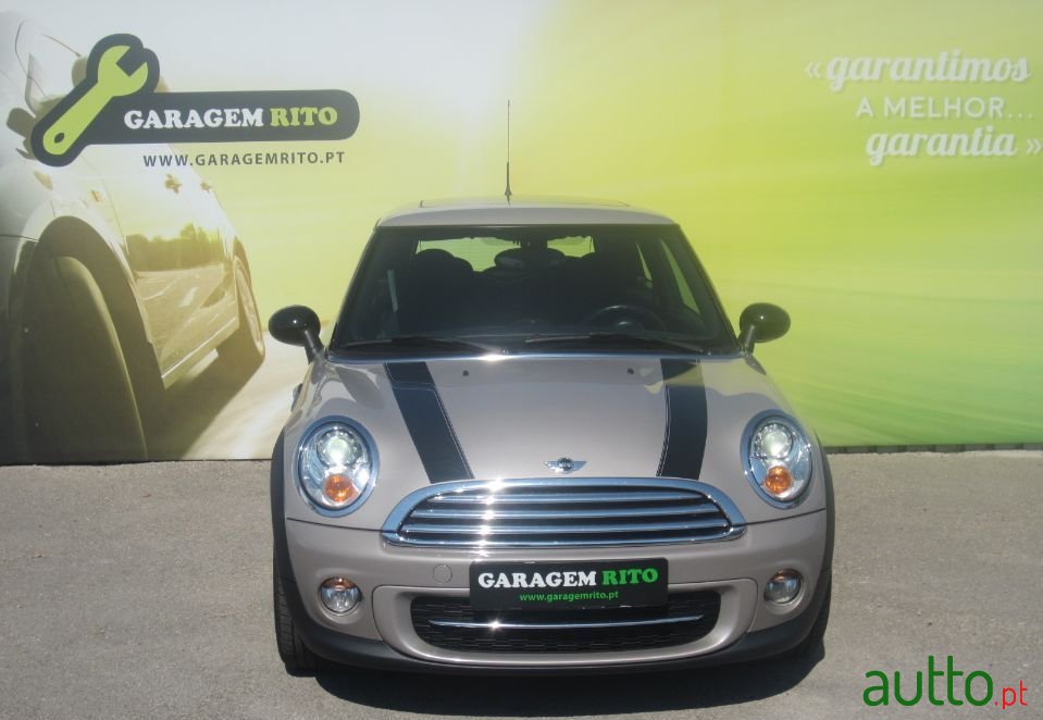 2013' MINI Cooper photo #2