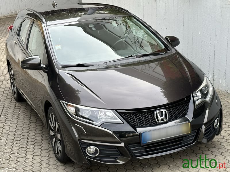 2015' Honda Civic Tourer photo #1