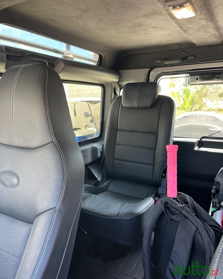 2015' Land Rover Defender photo #5