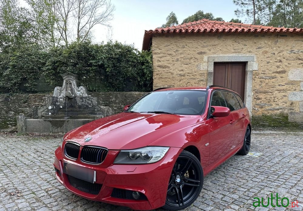 2011' BMW 320 photo #1