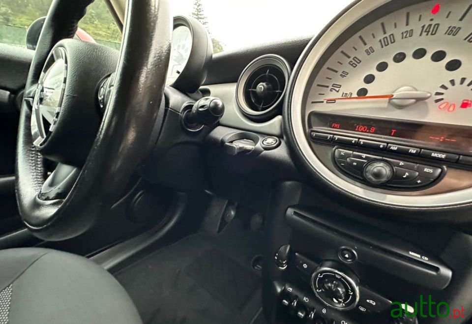 2011' MINI Cooper photo #6