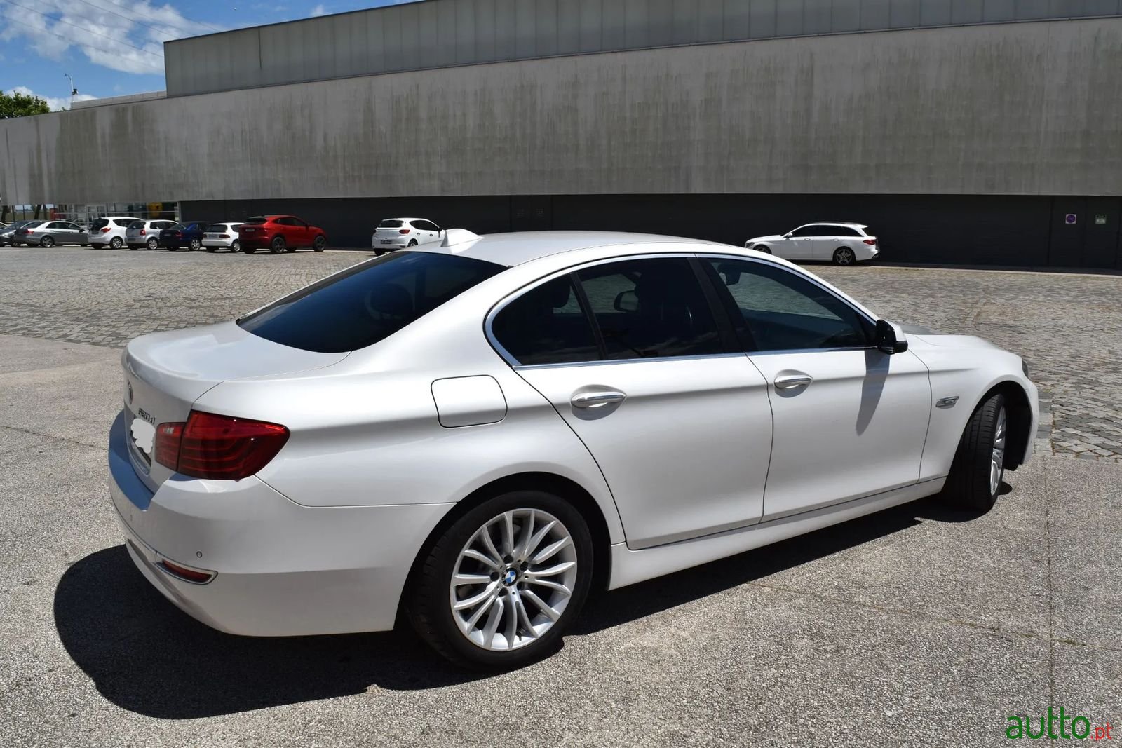 2015' BMW 520 photo #2