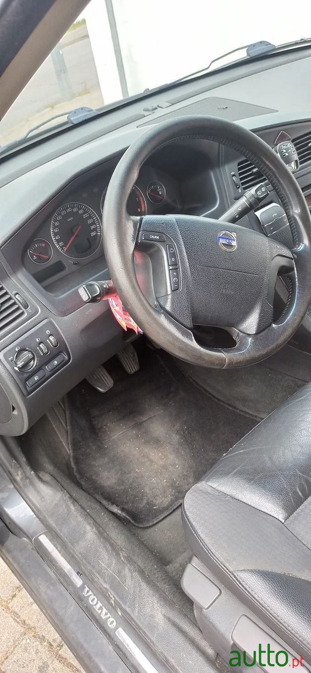 2003' Volvo V70 photo #6