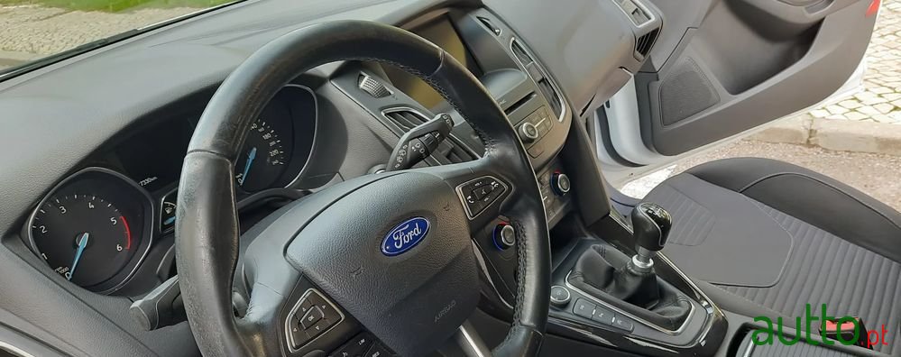 2015' Ford Focus 2.0 Tdci Titanium photo #5