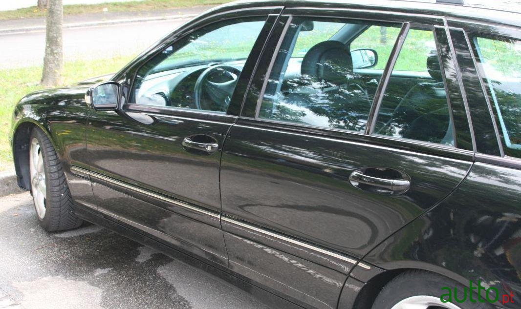 2004' Mercedes-Benz 220 photo #3