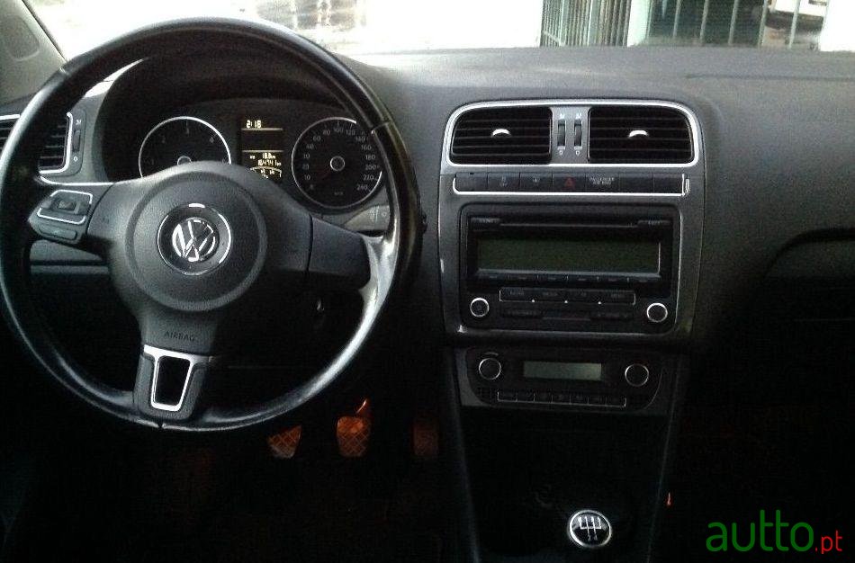 2010' Volkswagen Polo photo #3