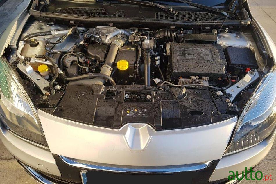 2013' Renault Megane Sport Tourer photo #3