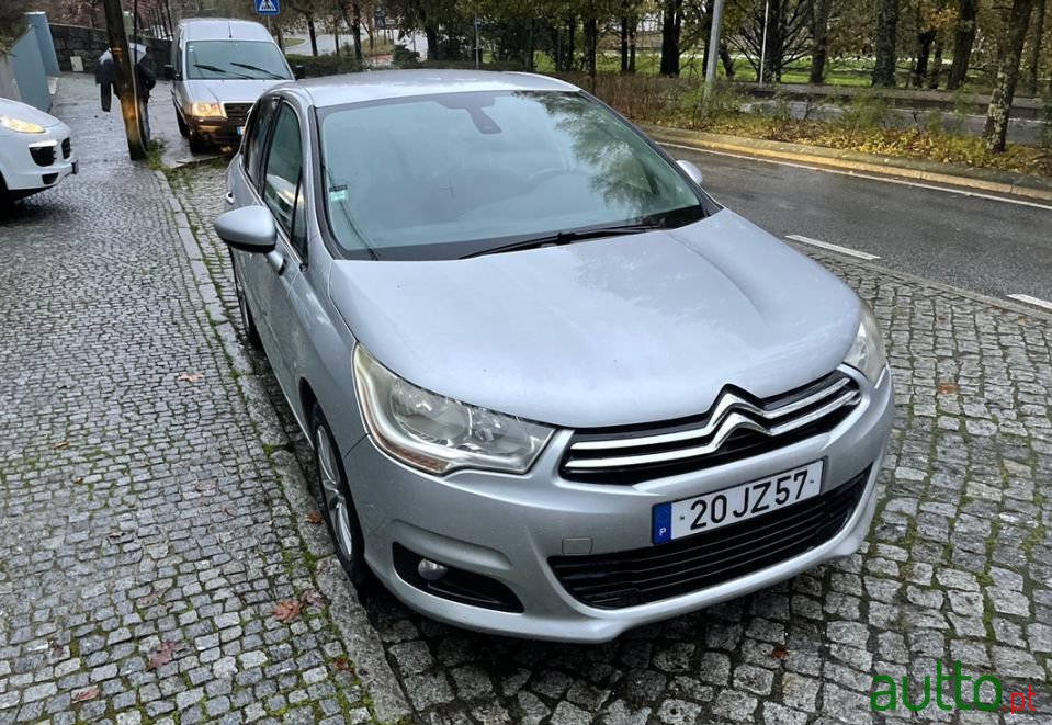 2011' Citroen C4 photo #2