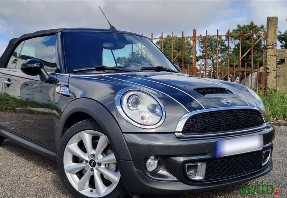 2012' MINI Cabrio Cooper S photo #6