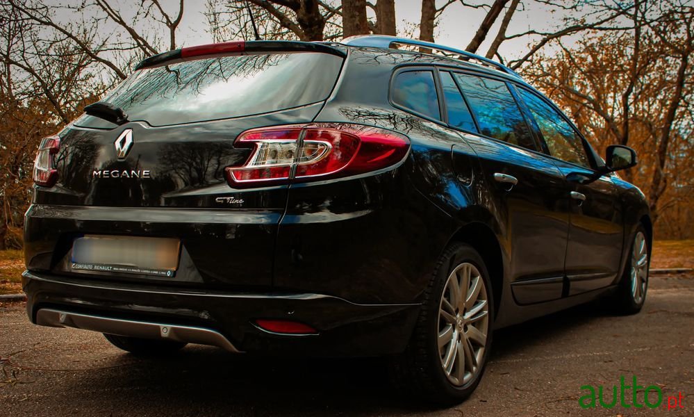 2015' Renault Megane Sport Tourer photo #2