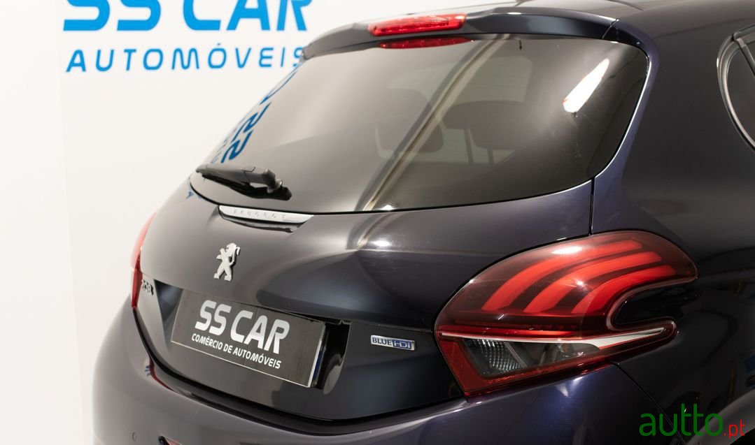 2016' Peugeot 208 photo #6