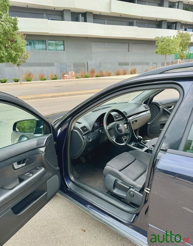 2002' Audi A4 Avant photo #3