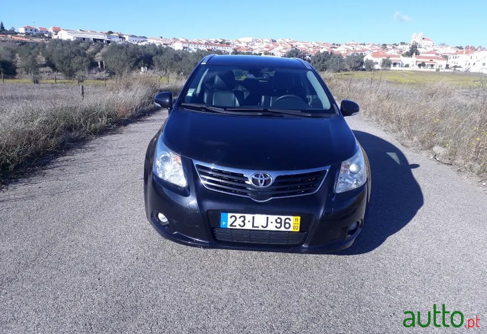 2011' Toyota Avensis Sw photo #1