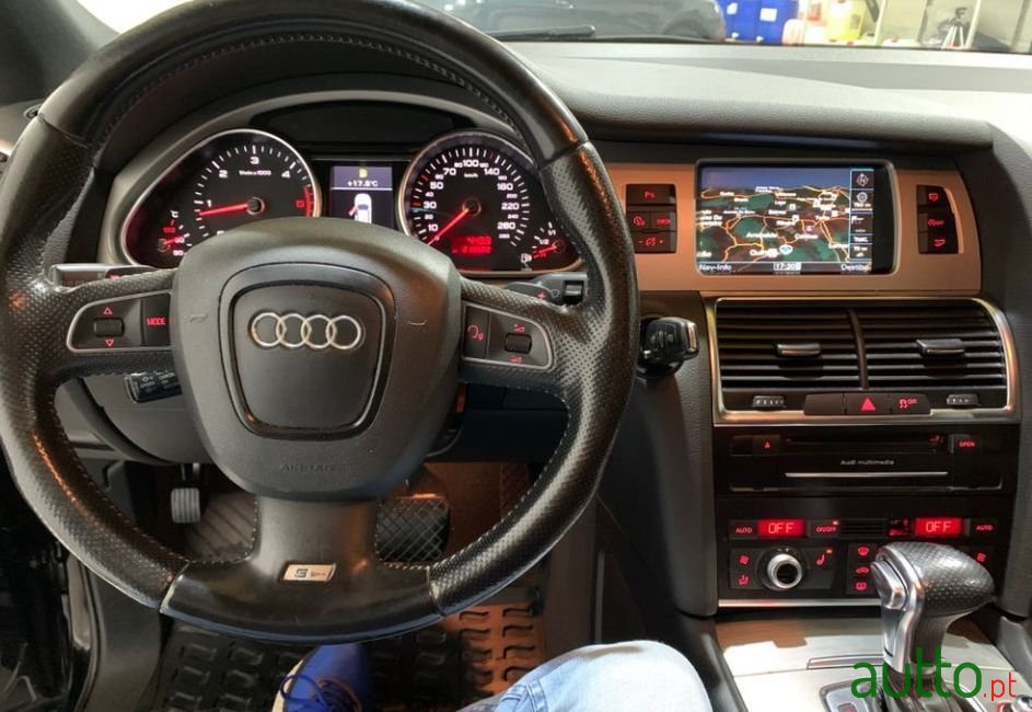 2011' Audi Q7 photo #3