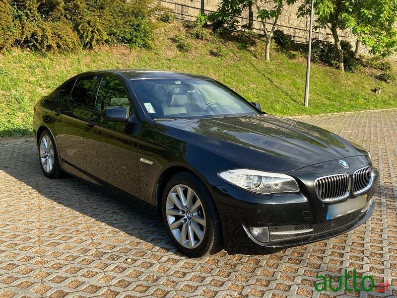 2010' BMW 525 photo #2