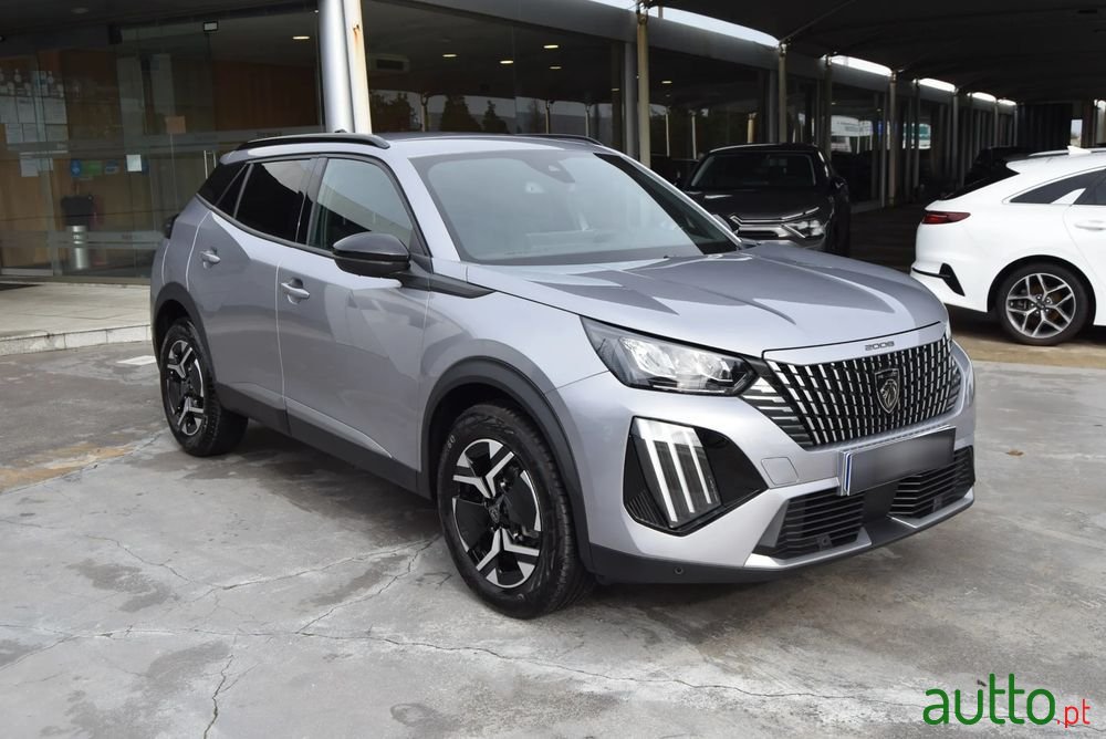 2024' Peugeot 2008 photo #2