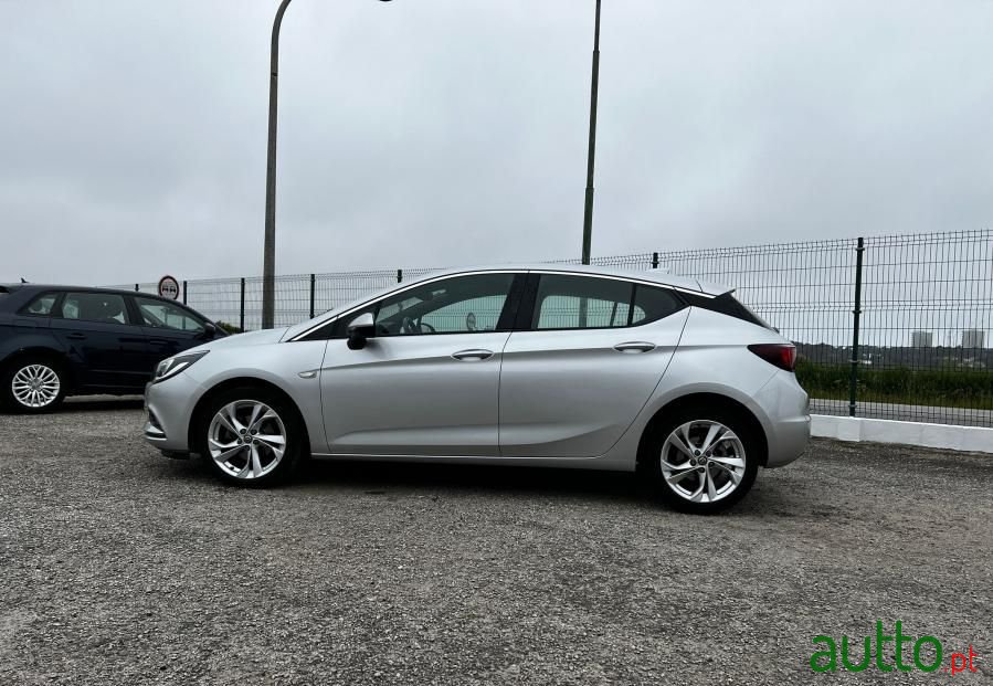 2018' Opel Astra photo #3