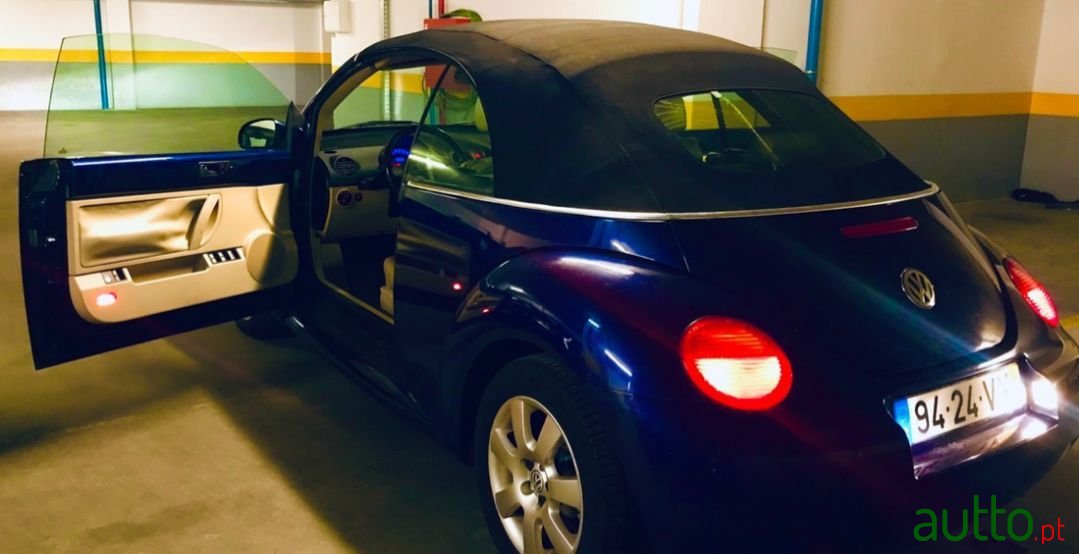 2004' Volkswagen New Beetle photo #4