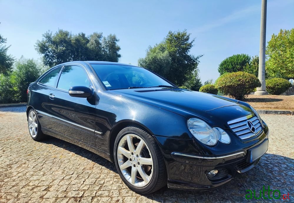 2005' Mercedes-Benz Classe C photo #1