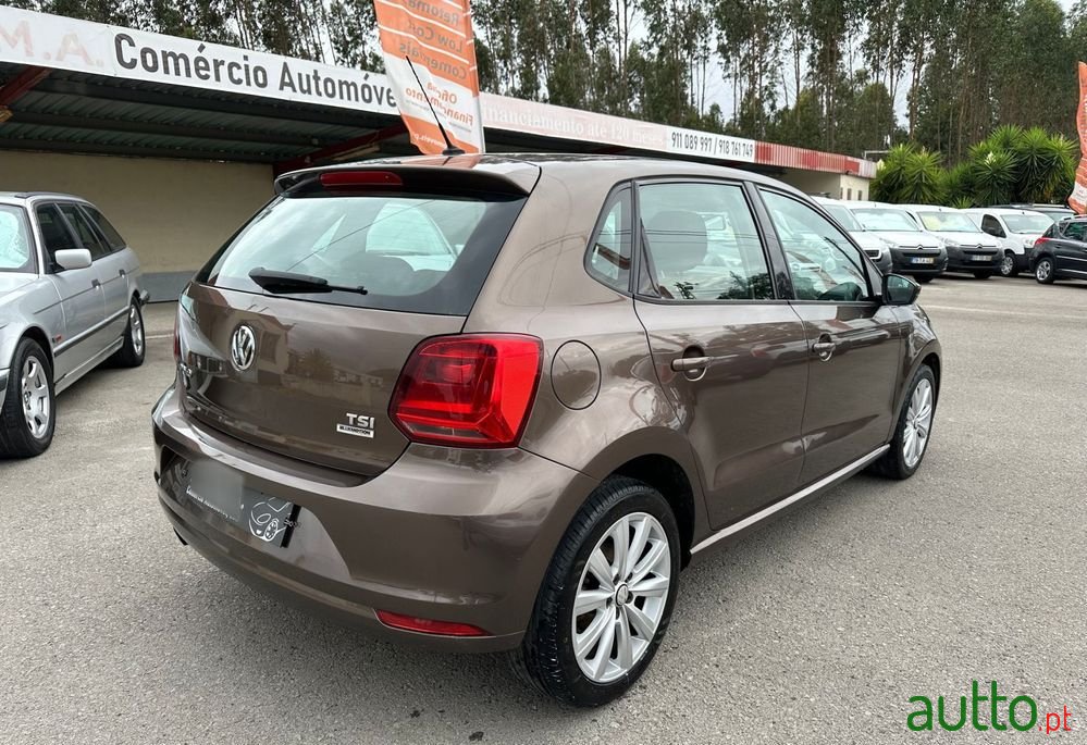 2015' Volkswagen Polo photo #6