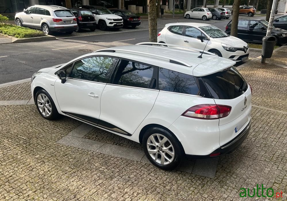 2019' Renault Clio Sport Tourer photo #1