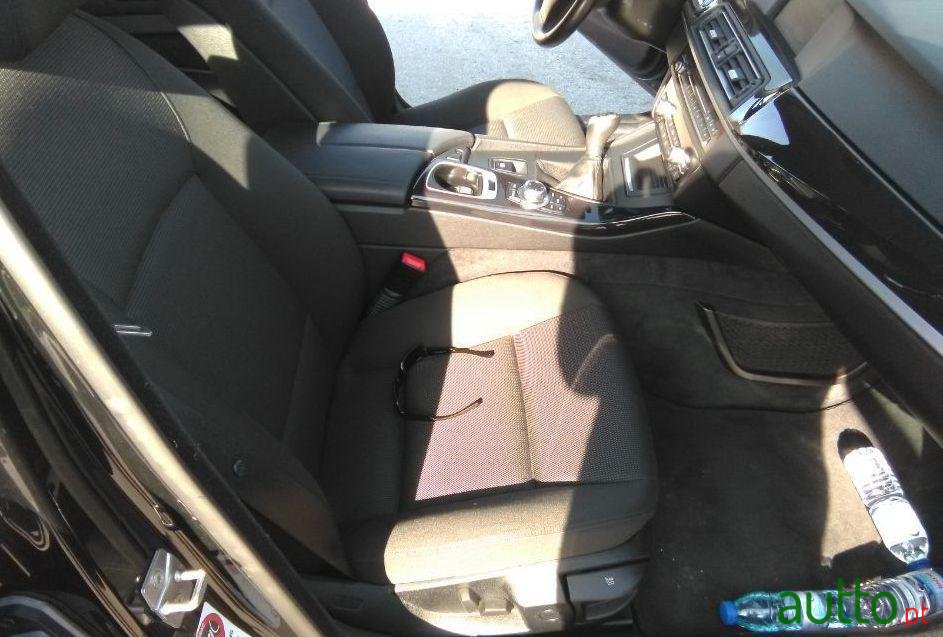 2011' BMW 520 photo #3