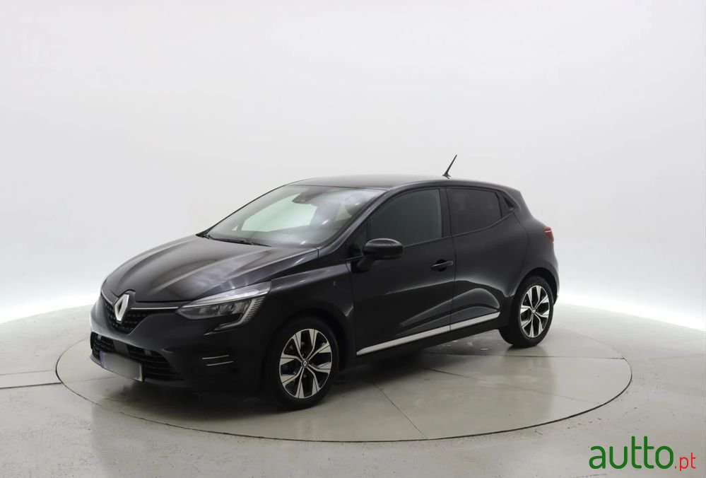 2023' Renault Clio photo #1