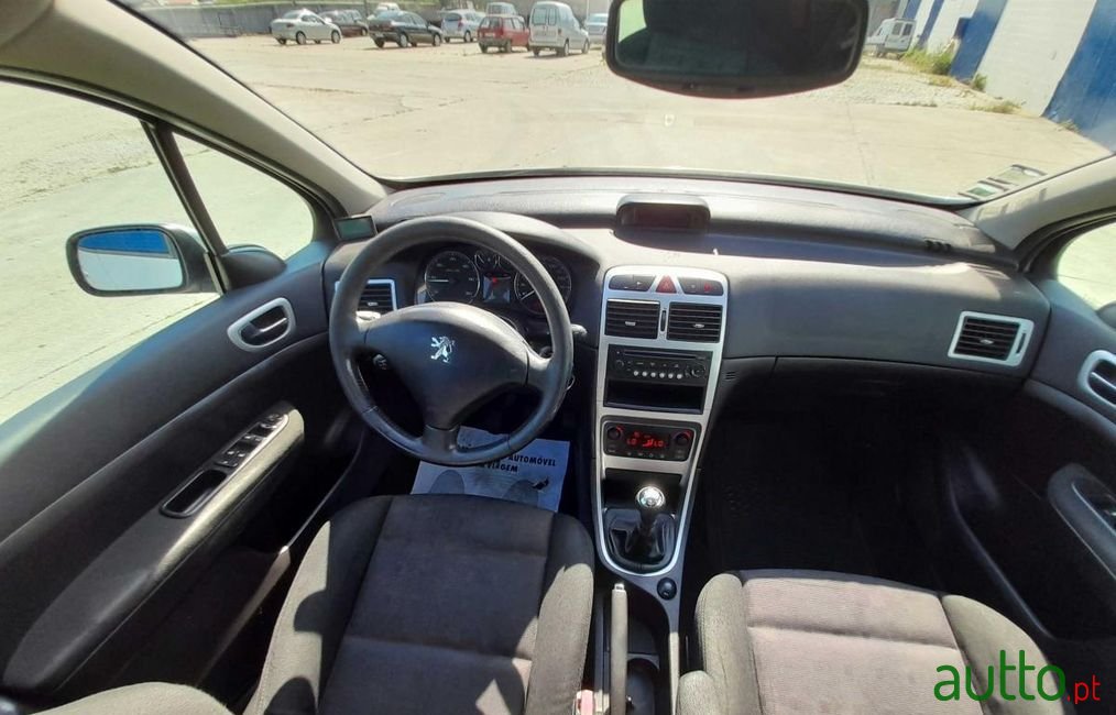 2005' Peugeot 307 Sw photo #3