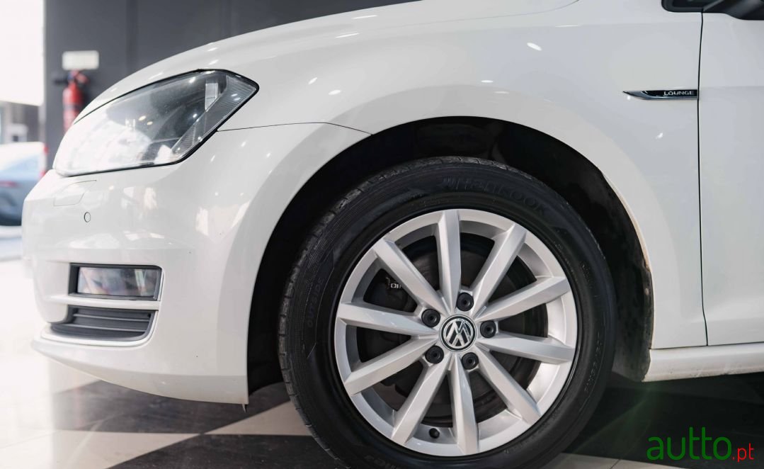 2015' Volkswagen Golf photo #5