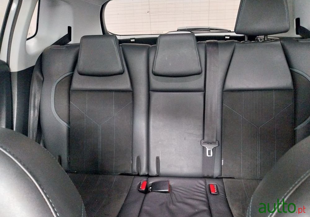 2018' Peugeot 2008 photo #5