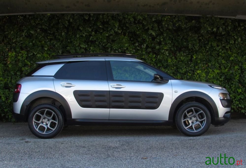 2018' Citroen C4 Cactus photo #4