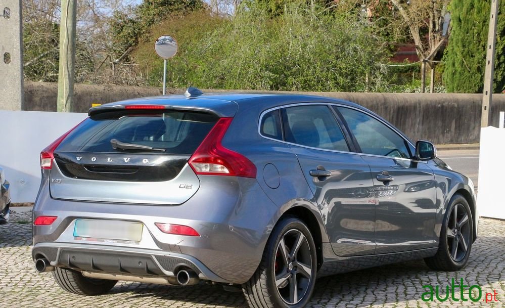 2015' Volvo V40 1.6 D2 Eco R-Design photo #3