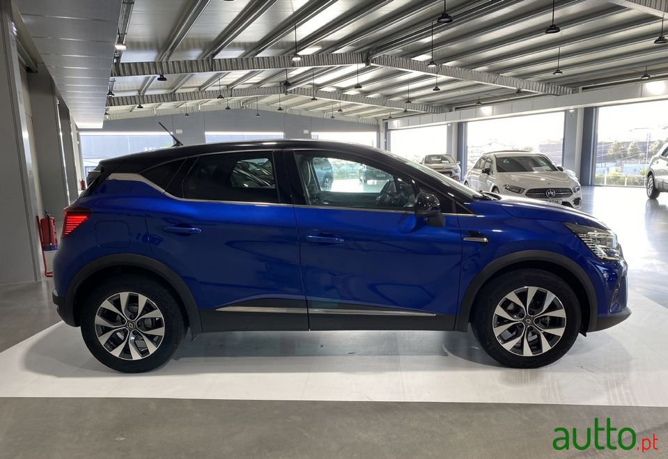 2021' Renault Captur photo #4
