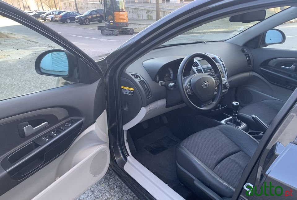 2008' Kia Ceed Sw photo #5