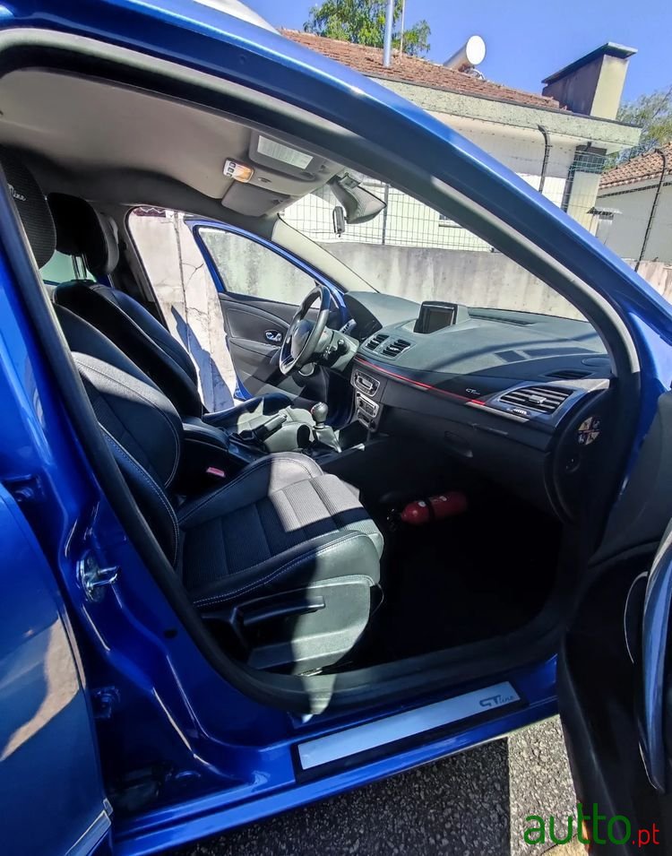 2012' Renault Megane Sport Tourer photo #6