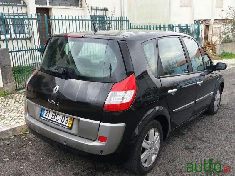 2006' Renault Scenic 1.5 Dci photo #2