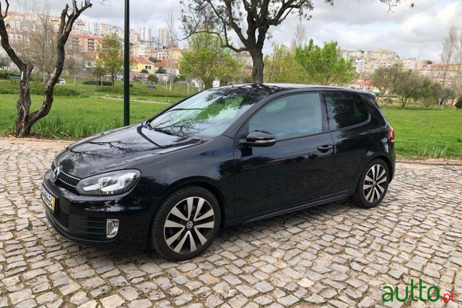 2011' Volkswagen Golf photo #1