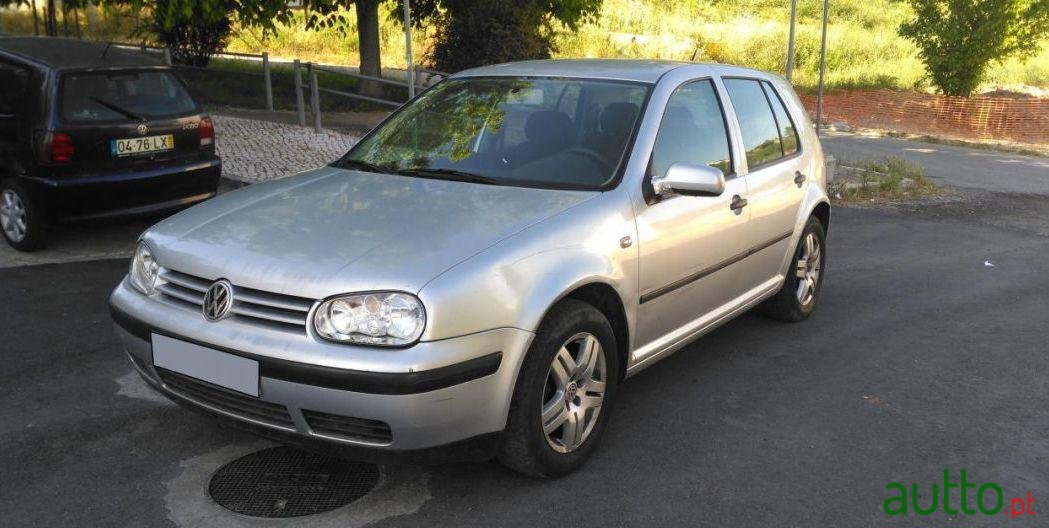 2001' Volkswagen Golf photo #2