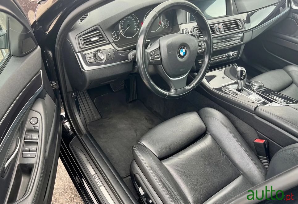 2015' BMW 520 photo #5