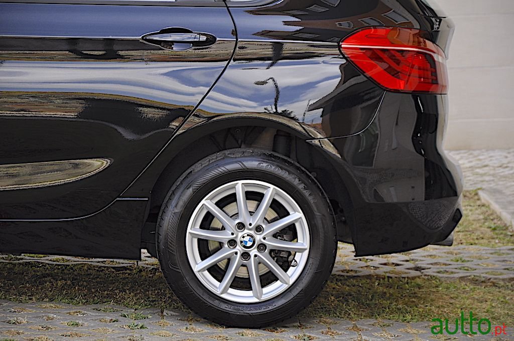 2018' BMW 216 Active Tourer photo #5