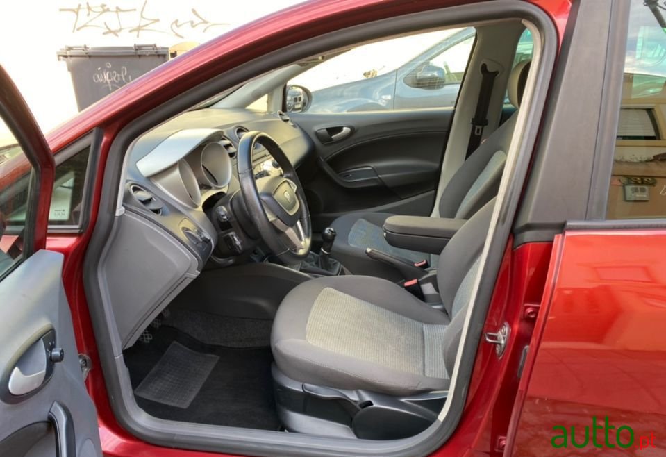 2010' SEAT Ibiza photo #6