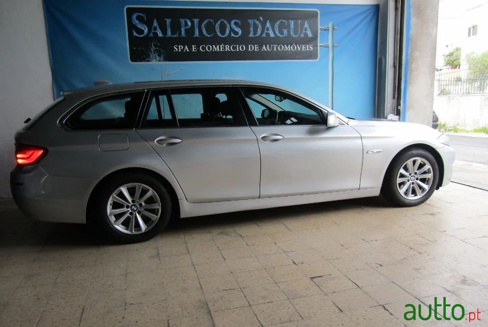 2012' BMW 520 photo #6